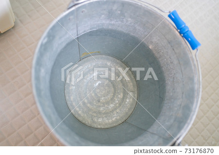 抽入水桶 抽入水桶 73176870