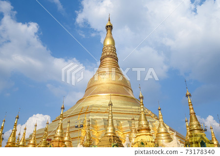 Shwedagon pagoda in Yangon, Myanmar Shwedagon pagoda in Yangon, Myanmar 73178340