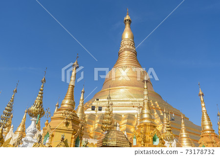 Shwedagon pagoda in Yangon, Myanmar Shwedagon pagoda in Yangon, Myanmar 73178732
