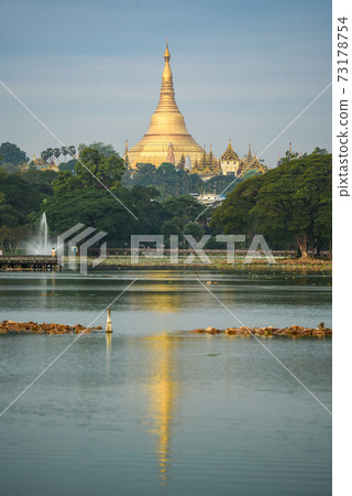 Shwedagon pagoda from kandawgyi lake, Yangon, Myanmar Shwedagon pagoda from kandawgyi lake, Yangon, Myanmar 73178754