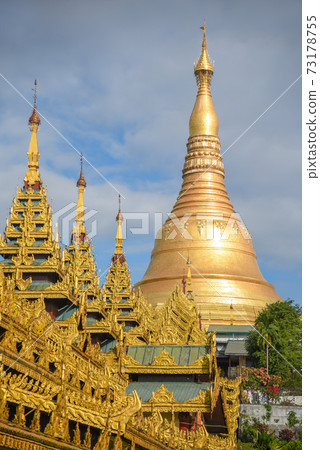 Shwedagon Pagoda, landmark of Yangon, Myanmar Shwedagon Pagoda, landmark of Yangon, Myanmar 73178755