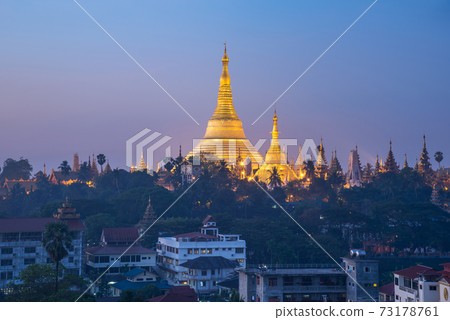 Shwedagon pagoda in Yangon, Myanmar Shwedagon pagoda in Yangon, Myanmar 73178761
