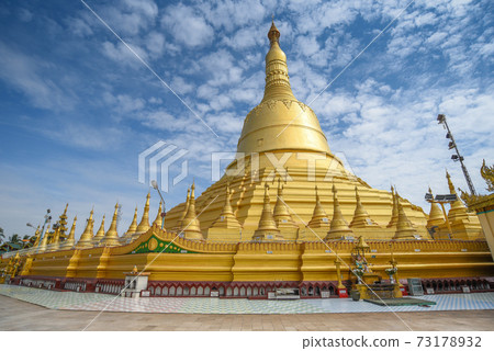 Shwemawdaw or Mutao Pagoda in Bago, Myanmar Shwemawdaw or Mutao Pagoda in Bago, Myanmar 73178932