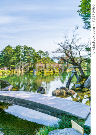 春日池池塘石川縣春兼六園 春日池池塘石川縣春兼六園 73179466