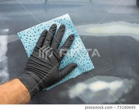 applying antisilicone to the surface to be treated before painting 73180695