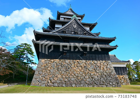 國寶松江城,城堡塔西側 國寶松江城,城堡塔西側 73183748
