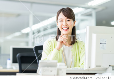 Office business woman Office business woman 73185418