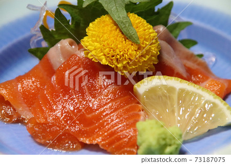 Trout sashimi 73187075