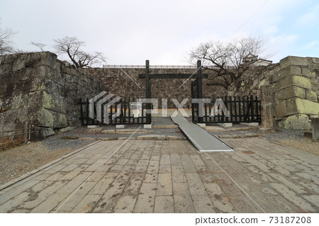 從福島縣白川市地震中恢復的小峰城堡 從福島縣白川市地震中恢復的小峰城堡 73187208