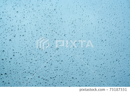 Raindrops texture. 73187331