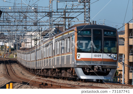 Tokyo Metro 10000 series (inside Seibu Ikebukuro Line) Tokyo Metro 10000 series (inside Seibu Ikebukuro Line) 73187741