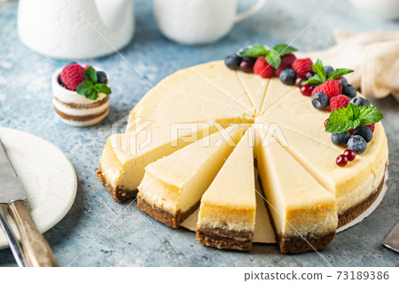 Classic New York cheesecake Classic New York cheesecake 73189386
