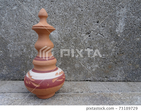 PERAK, MALAYSIA -JUNE 28, 2017: Traditional Malay water storage containers or Labu Sayong It is made of clay that has been in the process with a variety of attractive colors and patterns.  73189729
