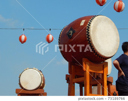 SHAH ALAM, MALAYSIA - JULY 22, 2017: Japanese drum on stage during the celebration of Bon Odori IN Malaysia  73189766