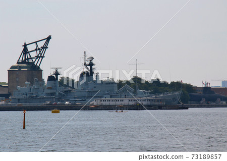 Sarran submarine and Peder Skram-class frigate behind the mermaid princess, a tourist attraction in Copenhagen, Denmark 73189857