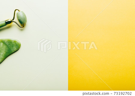 Jade face roller and Gua sha stone 73192702