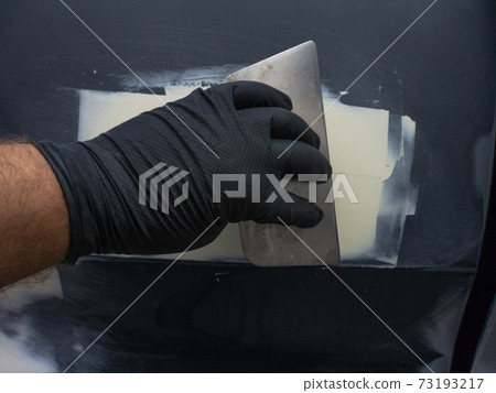 technology of applying automotive putty on a repair part. technology of applying automotive putty on a repair part. 73193217
