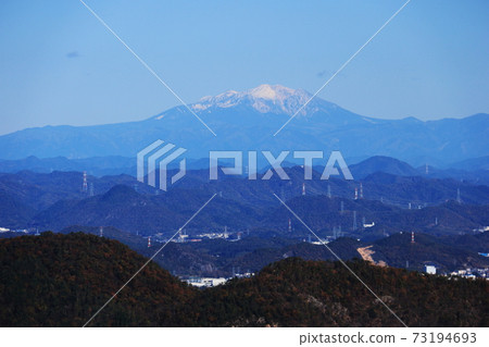 日本的秋天,岐阜縣近畿山,岐阜城堡,從城堡塔,三嶽山的壯麗景色 日本的秋天,岐阜縣近畿山,岐阜城堡,從城堡塔,三嶽山的壯麗景色 73194693