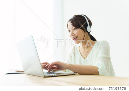 遠程工作圖像女 73195576