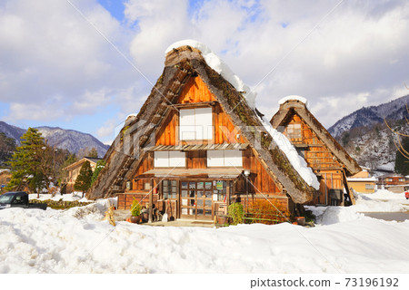 日本岐阜縣白川村冬季白川鄉合掌祖里村 73196192