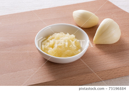 磨碎的大蒜 73196884