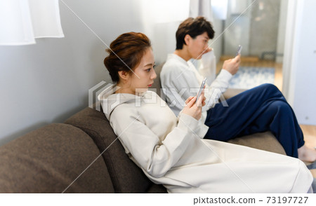 Lifestyle (image of spending time in the room) 73197727