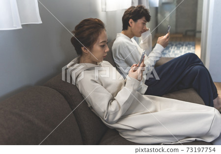 生活方式(在房間裡消磨時光的形象) 生活方式(在房間裡消磨時光的形象) 73197754