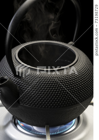 Boil water in an iron kettle 73198729