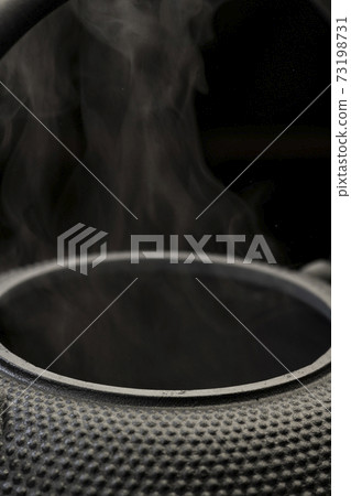 Boil water in an iron kettle 73198731