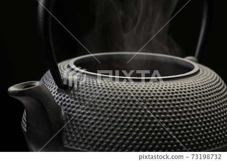 Boil water in an iron kettle 73198732