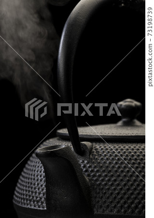 Boil water in an iron kettle Boil water in an iron kettle 73198739