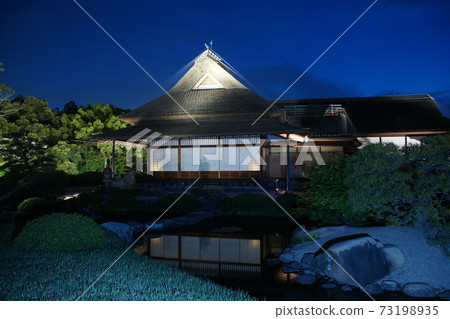 A walk in the four seasons Spring Korakuen 73198935