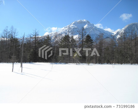 Kamikochi Snowshoe Hiking Snowfield and Mt. Yake 73199186