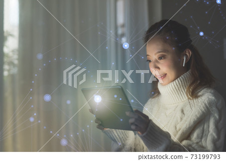 生活方式（在房間裡消磨時光的形象） 73199793