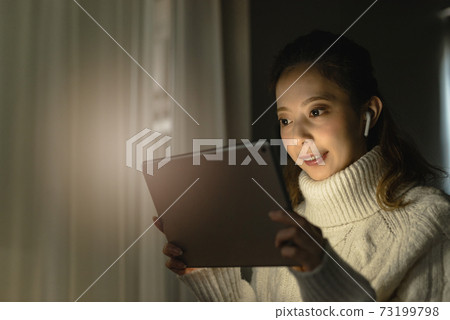 Lifestyle (image of spending time in the room) Lifestyle (image of spending time in the room) 73199798