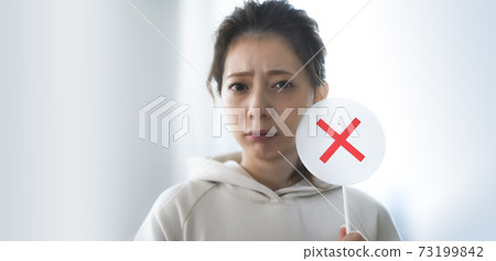 生活方式（在房間裡消磨時光的形象） 73199842