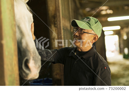 一個男人養一匹馬 73200002