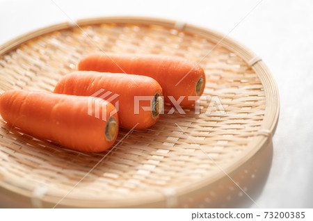 Green yellow vegetable carrot 73200385