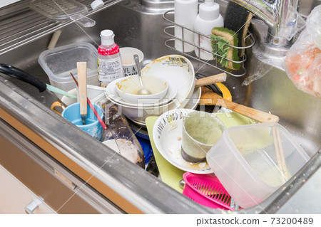 Kitchen sink full of dirt Kitchen sink full of dirt 73200489