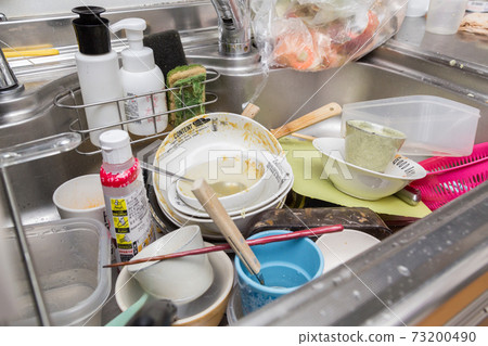 Kitchen sink full of dirt Kitchen sink full of dirt 73200490