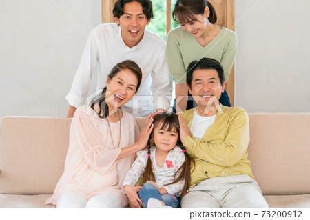 Three generations 73200912