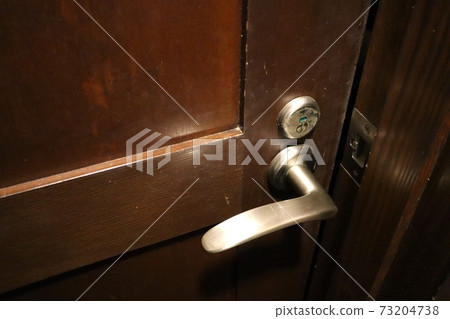 Doorknob Lever handle Half-open door 73204738