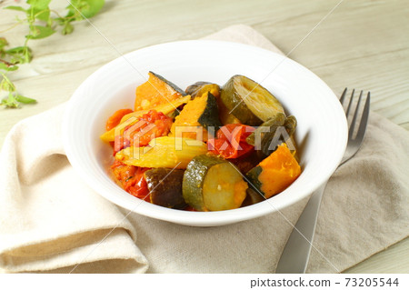 料理鼠王》，煮沸多彩的夏季蔬菜 73205544