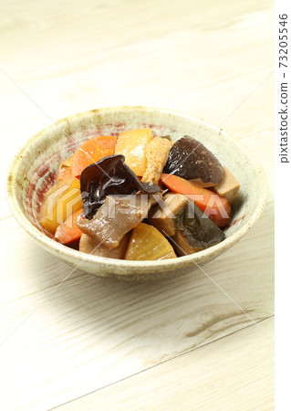 炒蔬菜，與蔬菜和乾糧一起燉 73205546