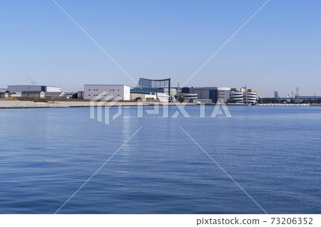 Seaside warehouse 73206352