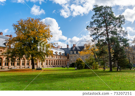 Diana Garden at the castle of Fontainebleau in autumn - France Diana Garden at the castle of Fontainebleau in autumn - France 73207251