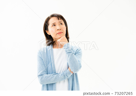 擔心的高級婦女 73207265