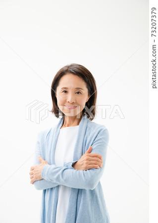 A smiling senior woman 73207379