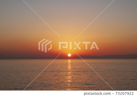 夕陽,羽山海岸被夕陽染成 夕陽,羽山海岸被夕陽染成 73207922