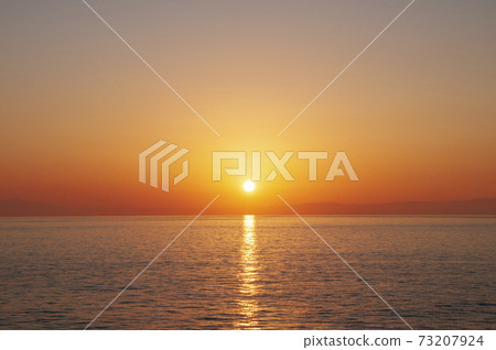 夕陽,羽山海岸被夕陽染成 夕陽,羽山海岸被夕陽染成 73207924
